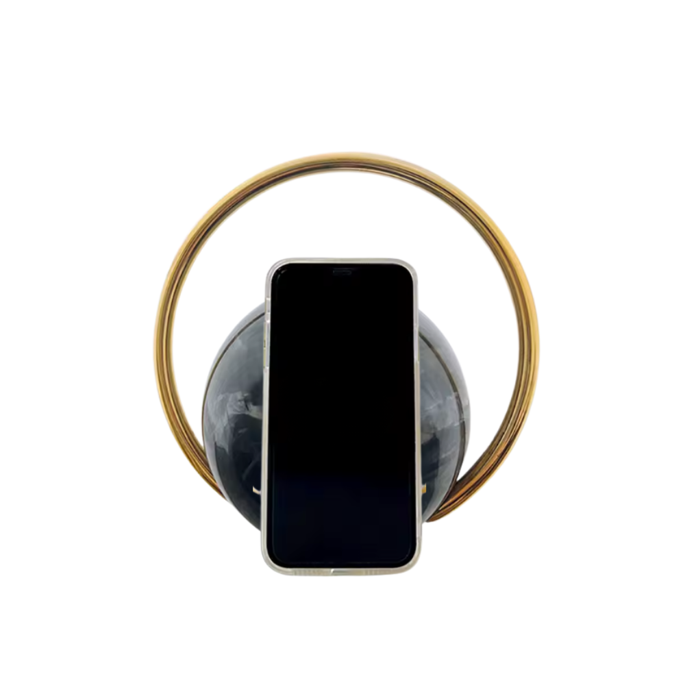 Clutch aus Acryl in Marmoroptik mit goldenem Metallgriff